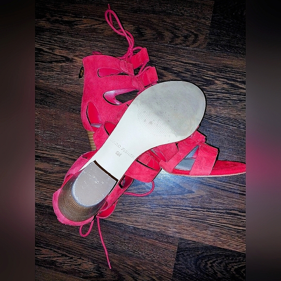 Marc Fisher Red Suede Paradox Gladiator Shoe Heels Size 6 EUC - Picture 3 of 5